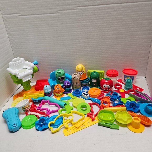 Lot Playdoh Tools Veggie Tales Buzz n Cut Fuzzy  Molding Playset - Picture 1 of 16